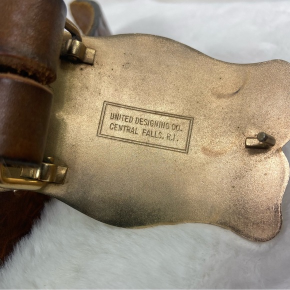 Goldtone horse buckle leather horse Valerie belt. 32 - Picture 6 of 8